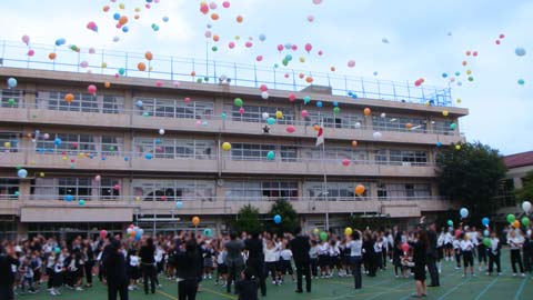 港区立南山小学校｜バルーンリリース