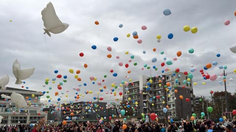 葛飾区立白鳥小学校｜バルーンリリース