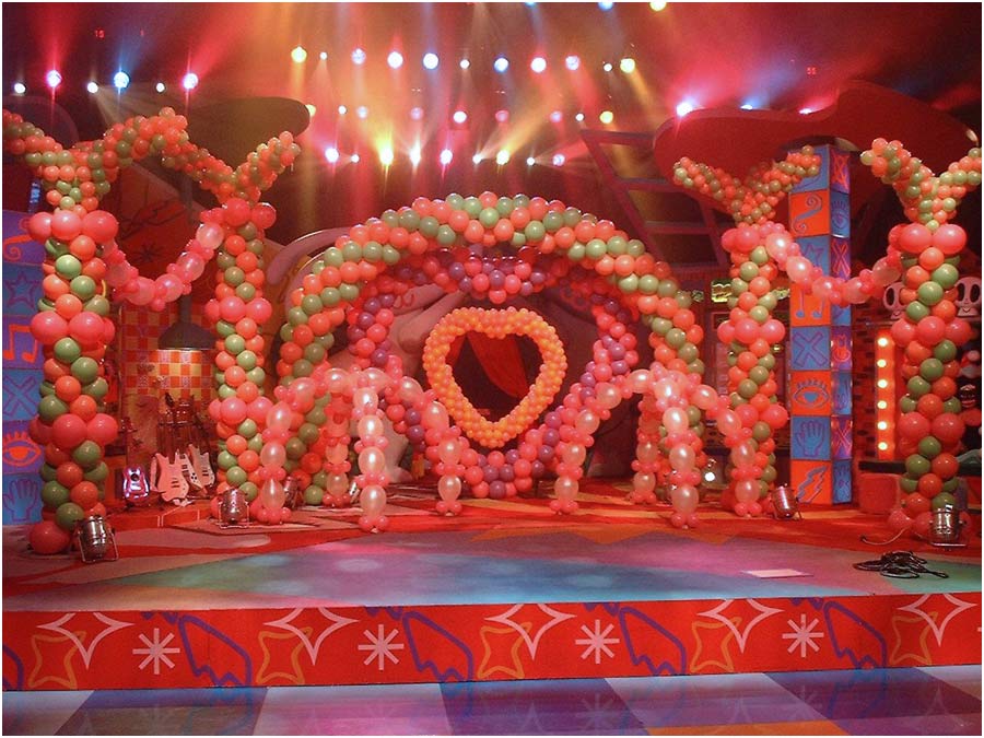 スタジオ舞台風船装飾｜現場施工例