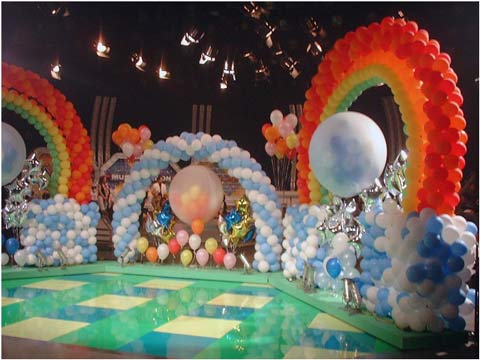 スタジオ舞台バルーンデコレーション｜現場施工例