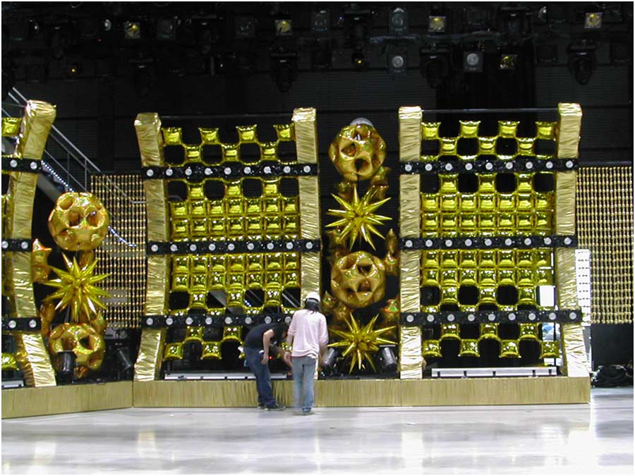 スタジオ舞台風船装飾｜現場施工例