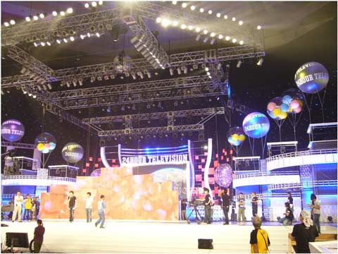 スタジオ舞台バルーンデコレーション｜現場施工例